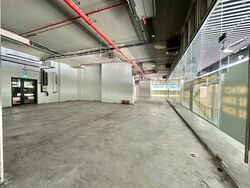 Middle Road (D7), Retail #523110641